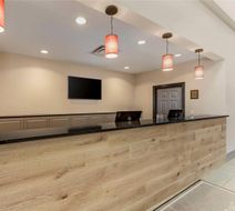Country Inn & Suites Elk Grove Village Lobby