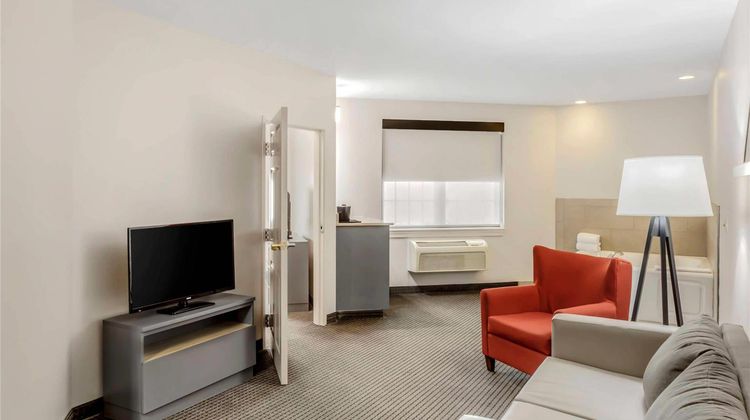 Country Inn & Suites Elk Grove Village Room