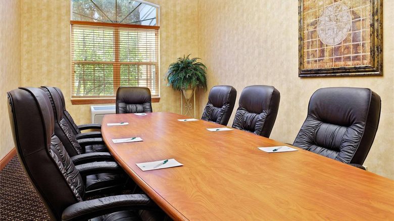 <b>Country Inn & Suites Elk Grove Village Meeting</b>. Images powered by <a href="https://iceportal.shijigroup.com/" title="IcePortal" target="_blank">IcePortal</a>.