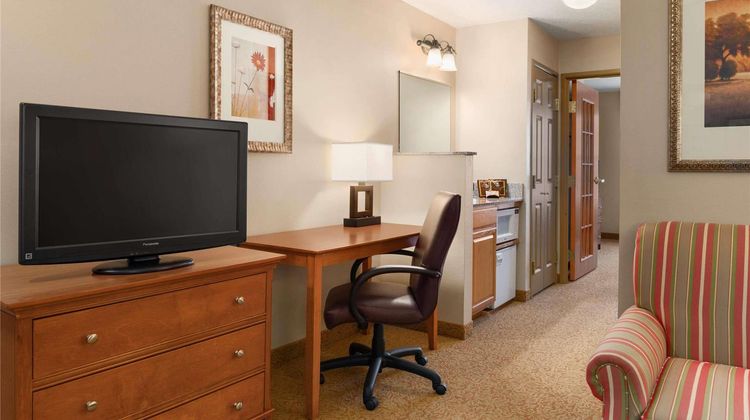 Country Inn & Suites Sycamore Suite