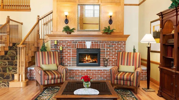Country Inn & Suites Sycamore Lobby