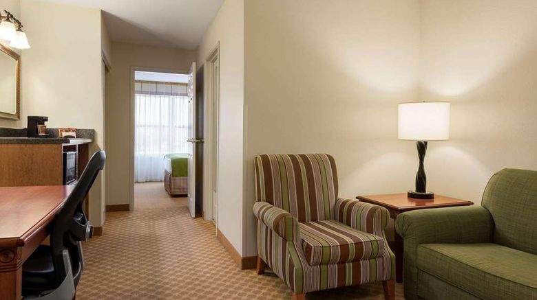 <b>Country Inn & Suites Peoria North Suite</b>. Images powered by <a href="https://iceportal.shijigroup.com/" title="IcePortal" target="_blank">IcePortal</a>.