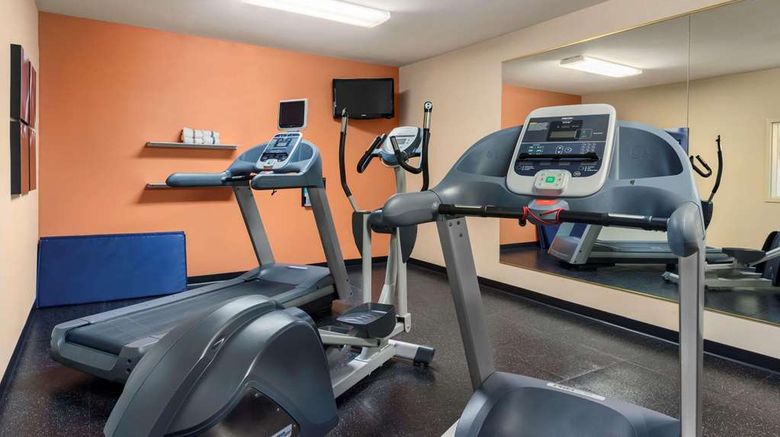 <b>Country Inn & Suites Peoria North Health</b>. Images powered by <a href="https://iceportal.shijigroup.com/" title="IcePortal" target="_blank">IcePortal</a>.