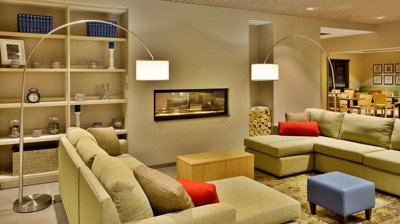 <b>Country Inn & Suites Springfield Lobby</b>. Images powered by <a href="https://iceportal.shijigroup.com/" title="IcePortal" target="_blank">IcePortal</a>.