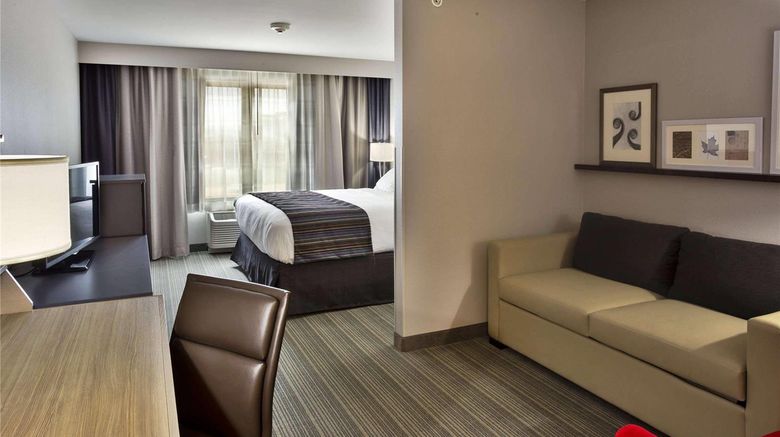 <b>Country Inn & Suites Springfield Suite</b>. Images powered by <a href="https://iceportal.shijigroup.com/" title="IcePortal" target="_blank">IcePortal</a>.