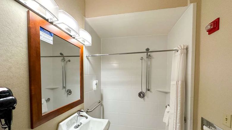 <b>Country Inn & Suites Rock Falls Room</b>. Images powered by <a href="https://iceportal.shijigroup.com/" title="IcePortal" target="_blank">IcePortal</a>.