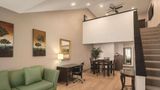 Radisson Htl & Conf Center Rockford Suite