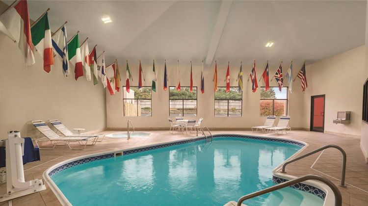 Radisson Htl & Conf Center Rockford Pool