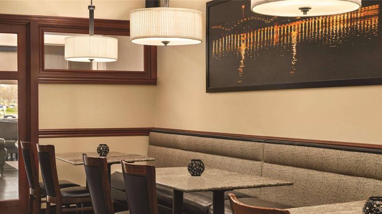Radisson Htl & Conf Center Rockford Restaurant