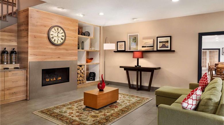 <b>Country Inn & Suites Romeoville Lobby</b>. Images powered by <a href="https://iceportal.shijigroup.com/" title="IcePortal" target="_blank">IcePortal</a>.