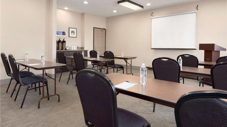 <b>Country Inn & Suites Romeoville Meeting</b>. Images powered by <a href="https://iceportal.shijigroup.com/" title="IcePortal" target="_blank">IcePortal</a>.