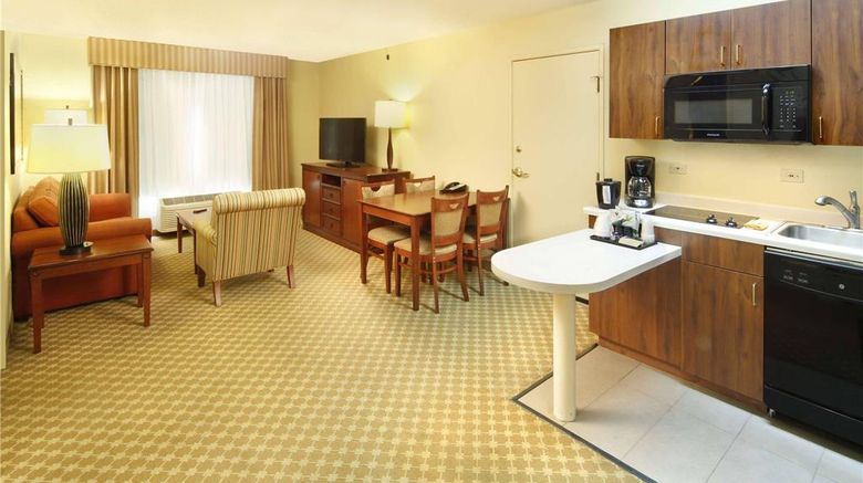 <b>Country Inn & Suites Crystal Lake Suite</b>. Images powered by <a href="https://iceportal.shijigroup.com/" title="IcePortal" target="_blank">IcePortal</a>.