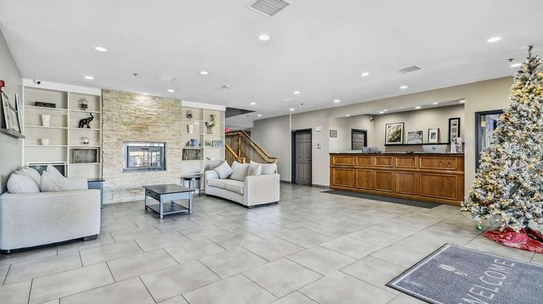 <b>Country Inn & Suites Chicago O'Hare South Lobby</b>. Images powered by <a href="https://iceportal.shijigroup.com/" title="IcePortal" target="_blank">IcePortal</a>.