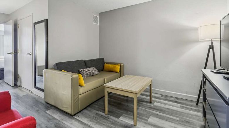 <b>Country Inn & Suites Chicago O'Hare South Suite</b>. Images powered by <a href="https://iceportal.shijigroup.com/" title="IcePortal" target="_blank">IcePortal</a>.