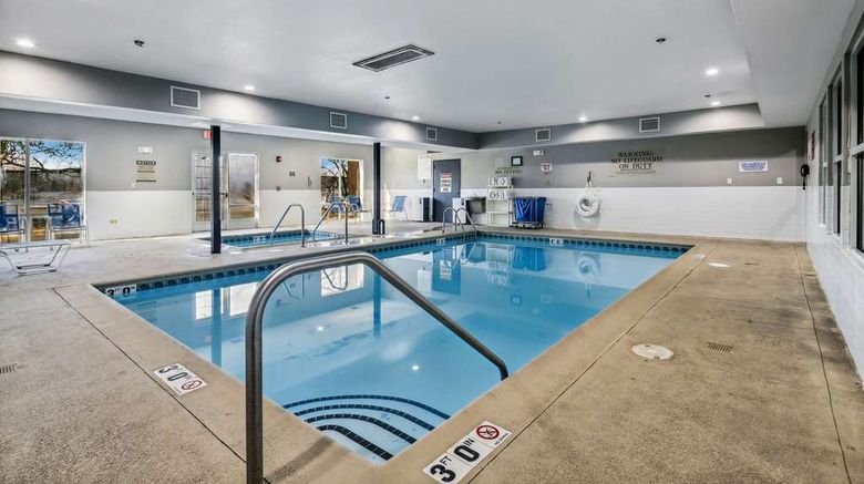 <b>Country Inn & Suites Chicago O'Hare South Pool</b>. Images powered by <a href="https://iceportal.shijigroup.com/" title="IcePortal" target="_blank">IcePortal</a>.