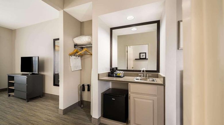 <b>Country Inn & Suites Freeport Suite</b>. Images powered by <a href="https://iceportal.shijigroup.com/" title="IcePortal" target="_blank">IcePortal</a>.