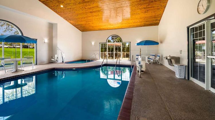 Country Inn & Suites Freeport Pool
