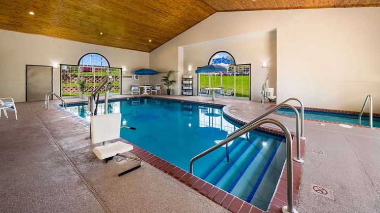 Country Inn & Suites Freeport Pool