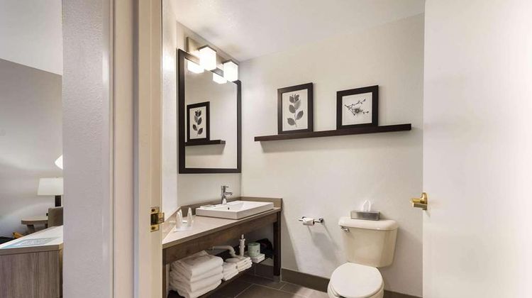 Country Inn & Suites Freeport Suite