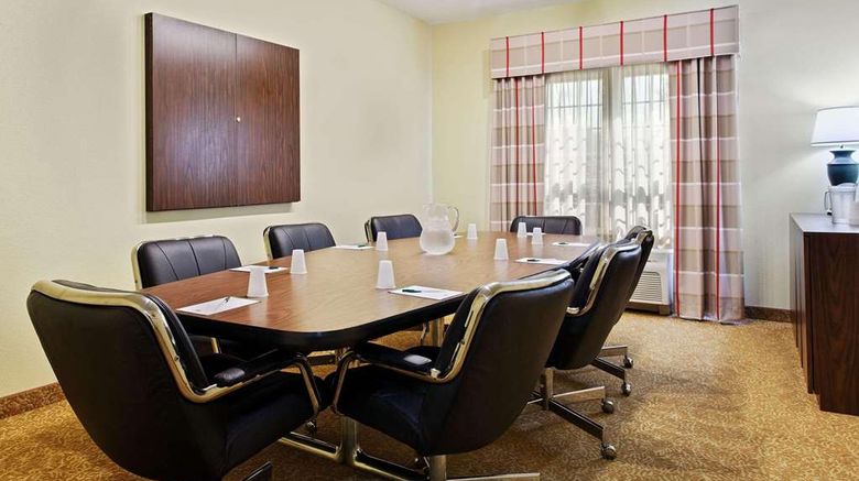 <b>Country Inn & Suites Elgin Meeting</b>. Images powered by <a href="https://iceportal.shijigroup.com/" title="IcePortal" target="_blank">IcePortal</a>.
