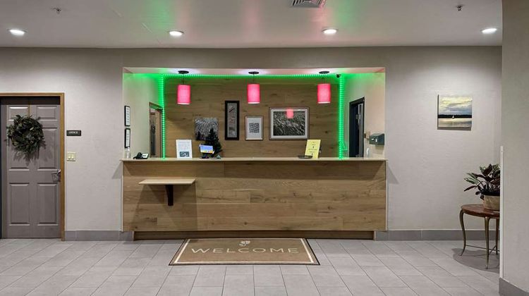 Country Inn & Suites Elgin Lobby