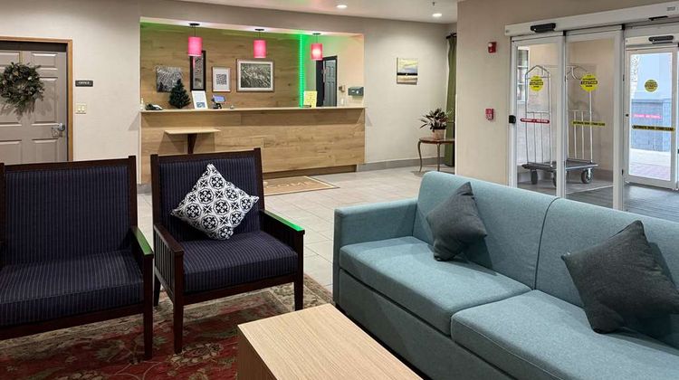 Country Inn & Suites Elgin Lobby