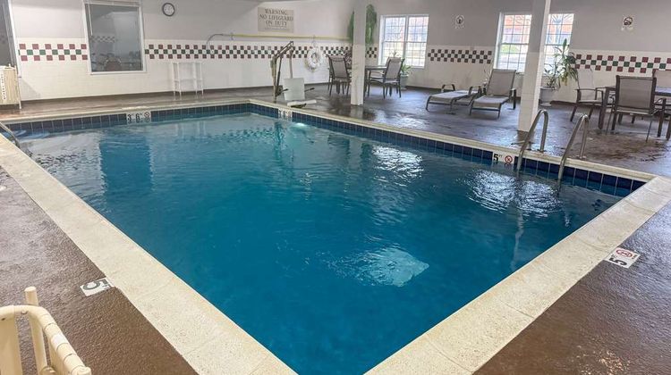 Country Inn & Suites Elgin Pool