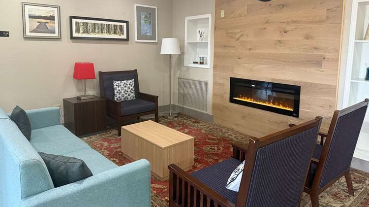 Country Inn & Suites Elgin Lobby