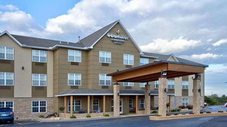 <b>Country Inn & Suites Moline Airport Exterior</b>. Images powered by <a href="https://iceportal.shijigroup.com/" title="IcePortal" target="_blank">IcePortal</a>.