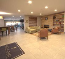 Country Inn & Suites Moline Airport Lobby