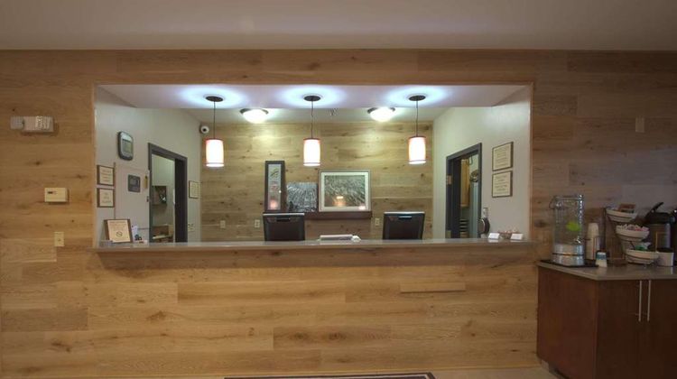 Country Inn & Suites Moline Airport Lobby