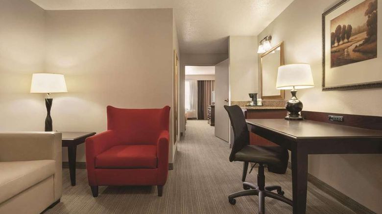<b>Country Inn & Suites Moline Airport Suite</b>. Images powered by <a href="https://iceportal.shijigroup.com/" title="IcePortal" target="_blank">IcePortal</a>.