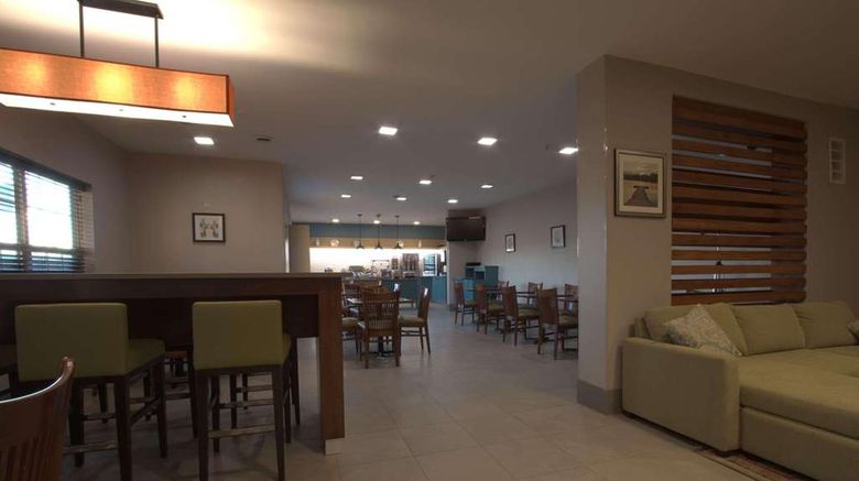 <b>Country Inn & Suites Moline Airport Restaurant</b>. Images powered by <a href="https://iceportal.shijigroup.com/" title="IcePortal" target="_blank">IcePortal</a>.