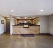 Country Inn & Suites Marion Lobby