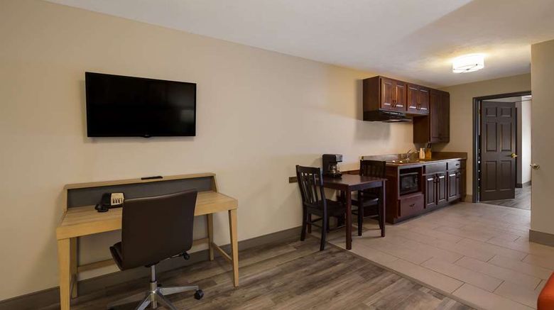 <b>Country Inn & Suites Marion Suite</b>. Images powered by <a href="https://iceportal.shijigroup.com/" title="IcePortal" target="_blank">IcePortal</a>.