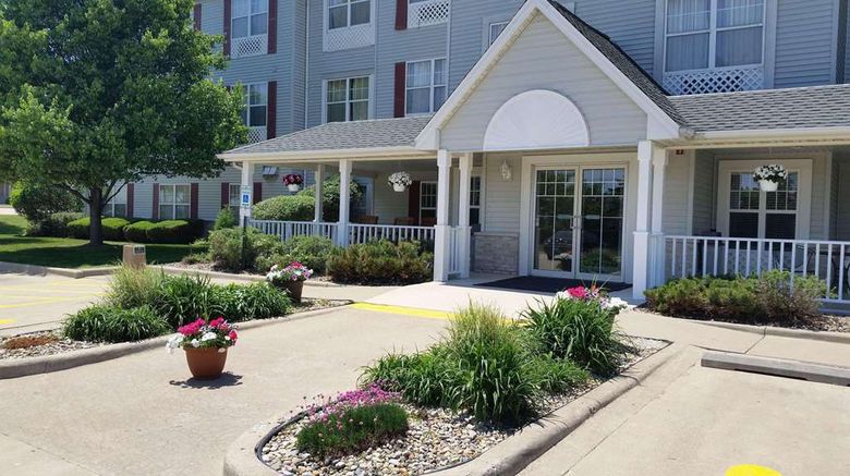 <b>Country Inn & Suites Bloomington-Normal West Exterior</b>. Images powered by <a href="https://iceportal.shijigroup.com/" title="IcePortal" target="_blank">IcePortal</a>.