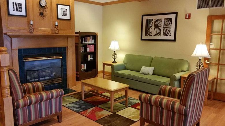 <b>Country Inn & Suites Bloomington-Normal West Lobby</b>. Images powered by <a href="https://iceportal.shijigroup.com/" title="IcePortal" target="_blank">IcePortal</a>.