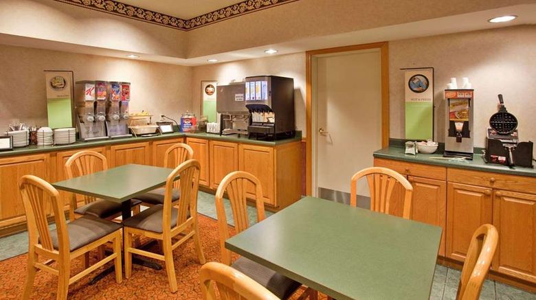 <b>Country Inn & Suites Bloomington-Normal West Restaurant</b>. Images powered by <a href="https://iceportal.shijigroup.com/" title="IcePortal" target="_blank">IcePortal</a>.