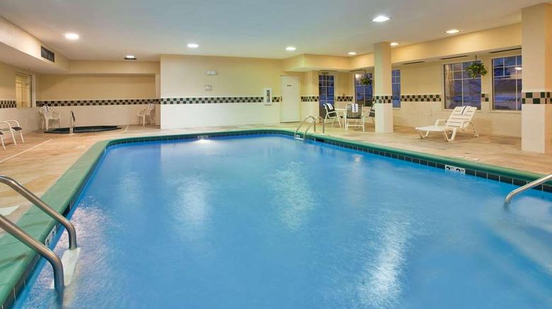 <b>Country Inn & Suites Bloomington-Normal West Pool</b>. Images powered by <a href="https://iceportal.shijigroup.com/" title="IcePortal" target="_blank">IcePortal</a>.