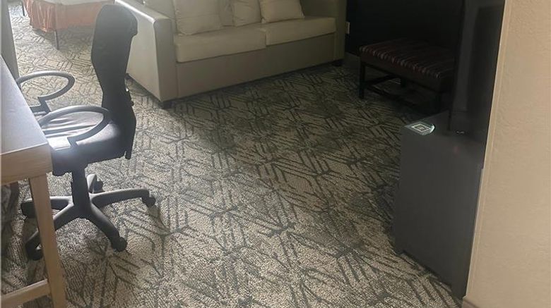 <b>Country Inn & Suites Bloomington-Normal West Suite</b>. Images powered by <a href="https://iceportal.shijigroup.com/" title="IcePortal" target="_blank">IcePortal</a>.