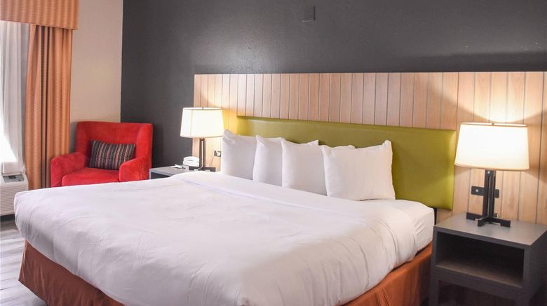 <b>Country Inn & Suites Bloomington-Normal West Room</b>. Images powered by <a href="https://iceportal.shijigroup.com/" title="IcePortal" target="_blank">IcePortal</a>.