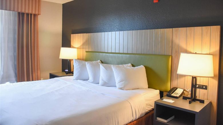 <b>Country Inn & Suites Bloomington-Normal West Suite</b>. Images powered by <a href="https://iceportal.shijigroup.com/" title="IcePortal" target="_blank">IcePortal</a>.