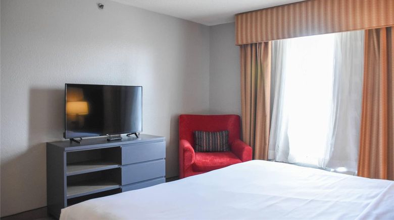 <b>Country Inn & Suites Bloomington-Normal West Suite</b>. Images powered by <a href="https://iceportal.shijigroup.com/" title="IcePortal" target="_blank">IcePortal</a>.