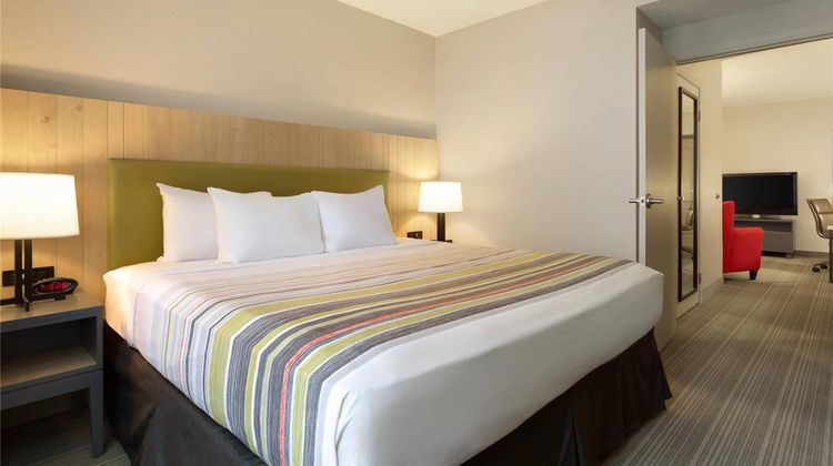 Country Inn & Suites Champaign North Suite