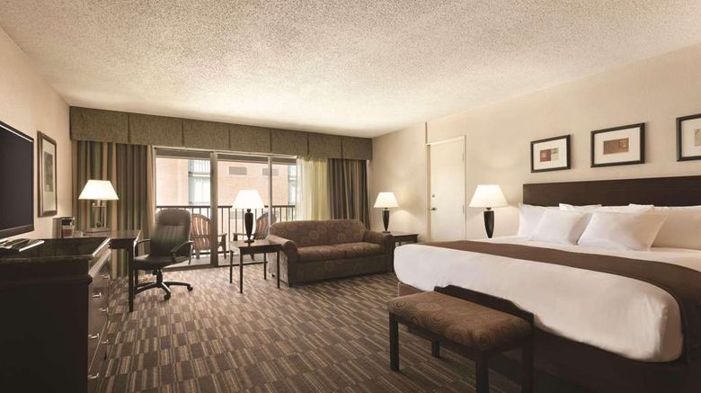<b>Radisson Hotel Louisville North Suite</b>. Images powered by <a href="https://iceportal.shijigroup.com/" title="IcePortal" target="_blank">IcePortal</a>.
