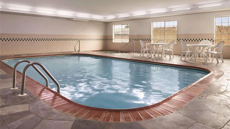 Country Inn & Suites Michigan City Pool
