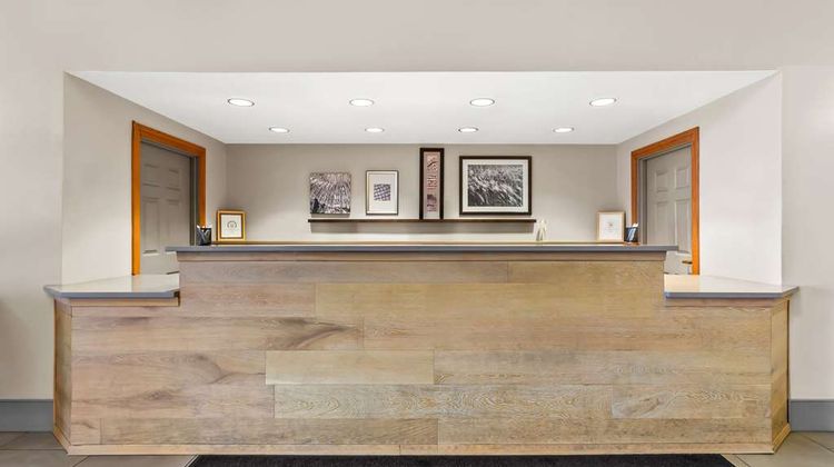 Country Inn & Suites Portage Lobby