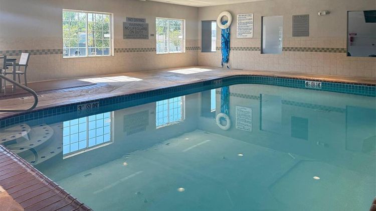 Country Inn & Suites Valparaiso Pool