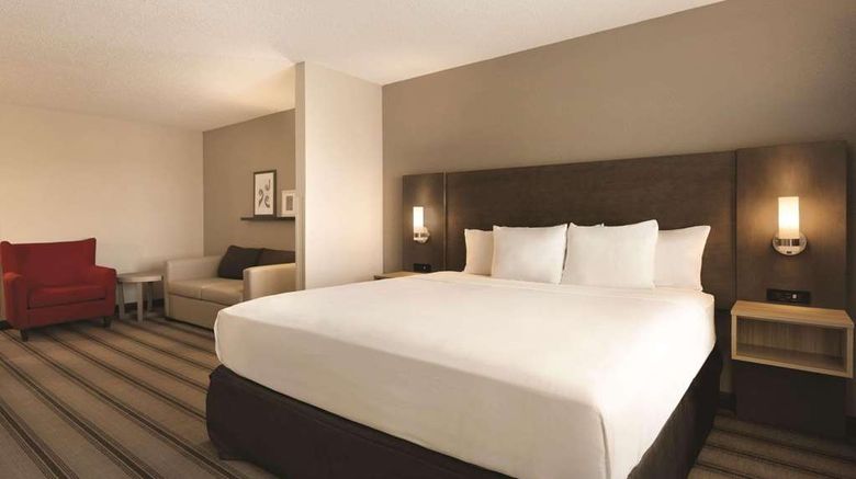 <b>Country Inn & Suites Indy Air South Suite</b>. Images powered by <a href="https://iceportal.shijigroup.com/" title="IcePortal" target="_blank">IcePortal</a>.