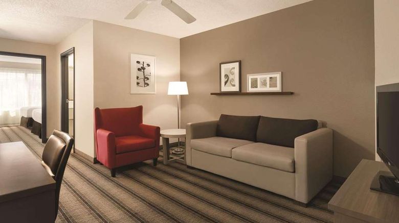 <b>Country Inn & Suites Indy Air South Suite</b>. Images powered by <a href="https://iceportal.shijigroup.com/" title="IcePortal" target="_blank">IcePortal</a>.